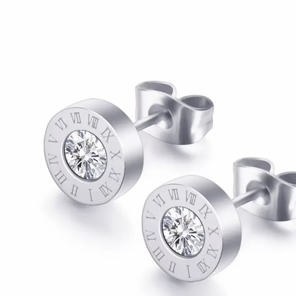 New Roman Numeral Rhinestone Stud Earrings 2mm Post back - Picture 1 of 4